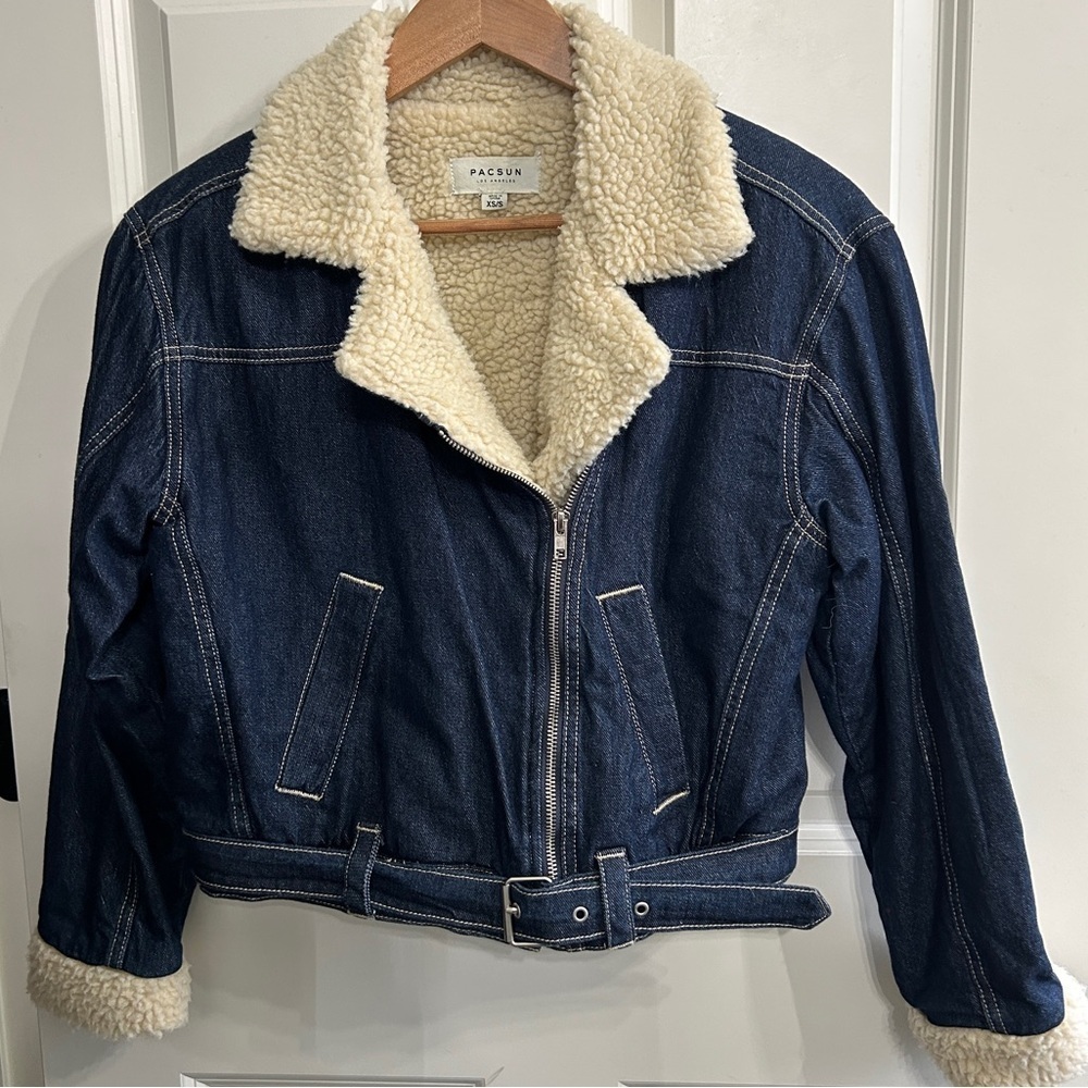 EUC Like New PacSun XS/S denim jacket with Sherpa lining and collar. Dark rinse. - Picture 2 of 14